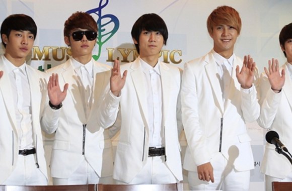 Pietų Korėjos grupės „B2st“ nariai