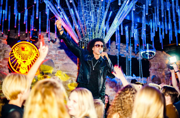 Penktadienio linksmybės sostinės naktiniame klube