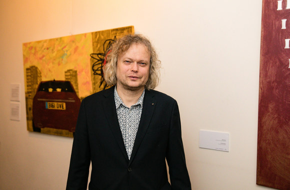 Vytauto Tomaševičiaus personalinės parodos „Pašnekesiai virtuvėje“ atidarymo akimirka