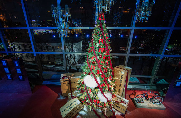 Lietuvos nacionalinio operos ir baleto teatro Kalėdų eglė / Irmanto Gelūno nuotr.