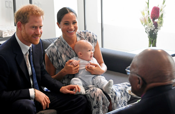 Meghan Markle ir princas Harry su sūnumi Archie/ SCANPIX nuotr.
