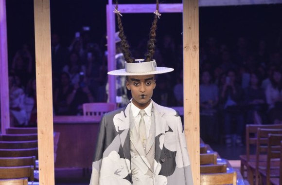 Thomo Browne’o 2016 m. pavasario-vasaros kolekcijos modelis