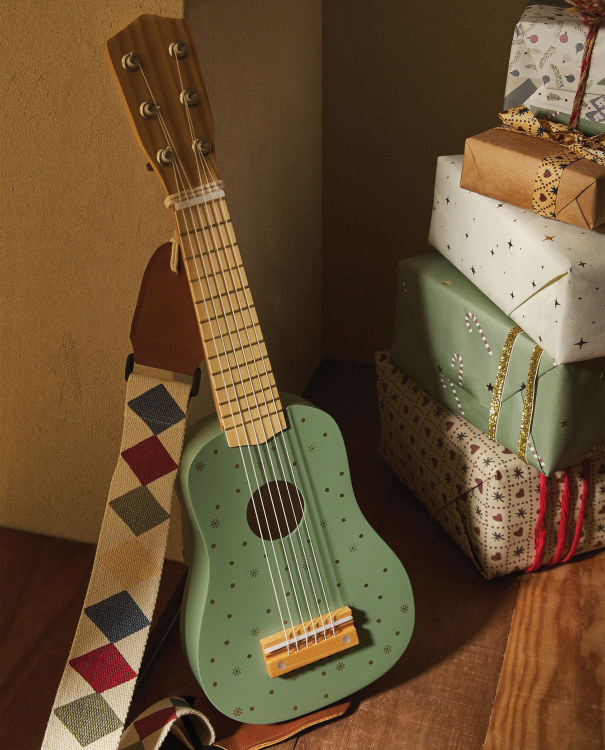 Žaislinė gitara, 29,99 € („Zara Home“)