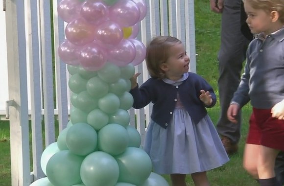 prince-george-and-princess-charlotte-play-with-balloons-and-pet-animals