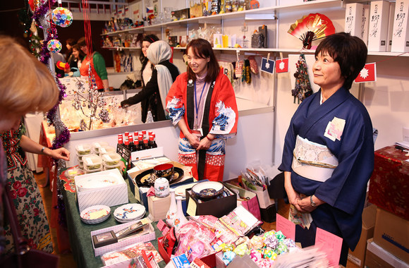 Tarptautinės Kalėdų labdaros mugės akimirka