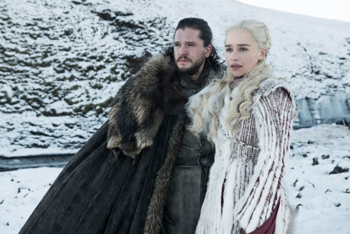 Jon Snow (Kitas Harringtonas) ir Daenerys Targaryen (Emilia Clarke) / Vida press nuotr. 