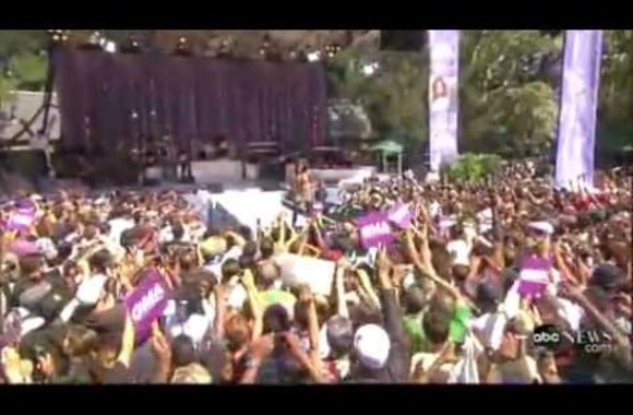 whitney-houston-my-love-is-your-love-live-good-morning-america-020909