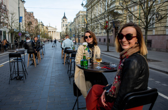 Vilniaus gatvės sušvelninus karantiną/ Irmanto Gelūno „ŽMONĖS Foto“ nuotr.