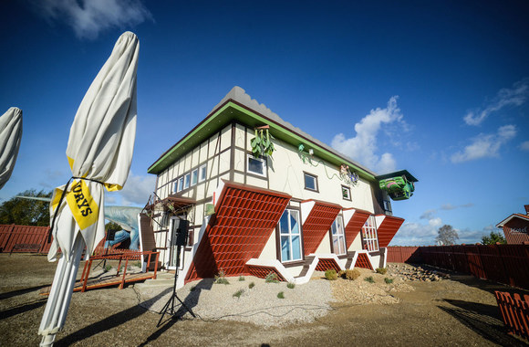 Apversto namo Radailiuose atidarymo akimirka