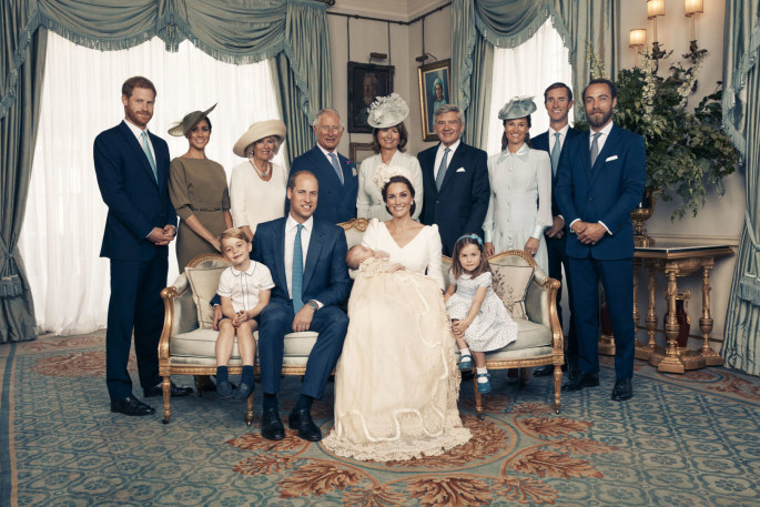 Princas Williamas su žmona Catherine ir vaikais, princas Harry su žmona Meghan, princas Charlesas su žmona Camilla, Michaelas Middletonas su žmona Carole, Pippa Middleton su vyru Jamesu ir Jamesas Middletonas / „Scanpix“ nuotr.