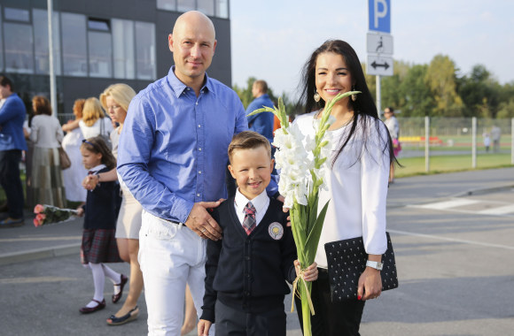 Milisandra ir Algirdas Radzevičiai su sūnumi Roku  