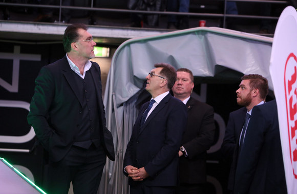 Arvydą Sabonį sveikina Algirdas Butkevičius