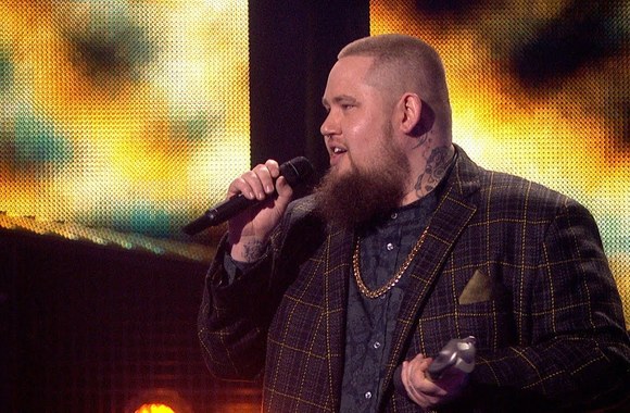 ragnbone-man-wins-british-breakthrough-act-the-brits-2017