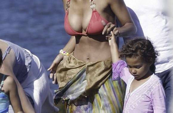 Halle Berry šventė 45-ąjį gimtadienį