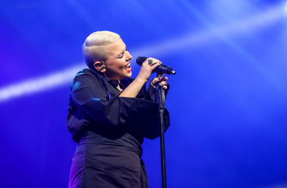 Justė Arlauskaitė-Jazzu su muzikos grupe Kauno „Žalgirio“ arenoje surengė šventinį koncertą „Mano namai“/ Teodoro Biliūno „ŽMONĖS Foto“ nuotr.