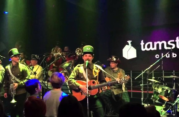 antikvariniai-kaspirovskio-dantys-pajiesmeniu-brass-orchestra-i-venesuela