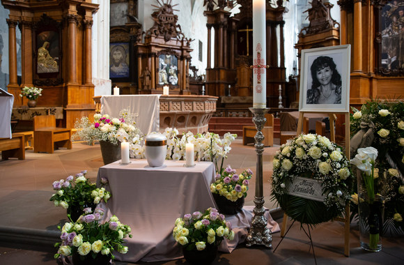 Atsisveikinimas su Nelly Paltiniene / Gretos Skaraitienės „ŽMONĖS Foto“ nuotr.