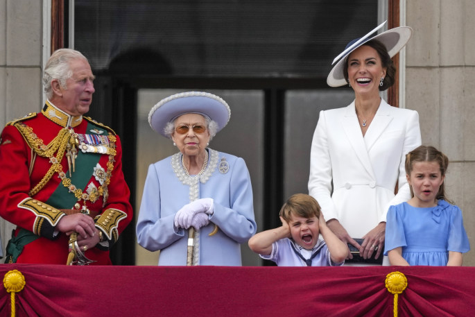 Princas Louisas su šeima Elizabeth II viešpatavimo platininio jubiliejaus iškilmėse / „Scanpix“ nuotr.