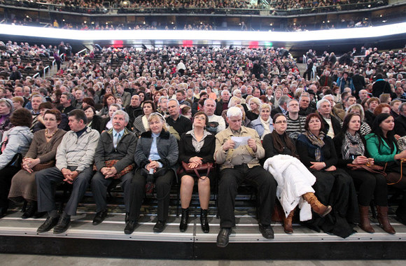 „Žuvėdros” pasirodymą žiūrėjo pilnutėlė arena.