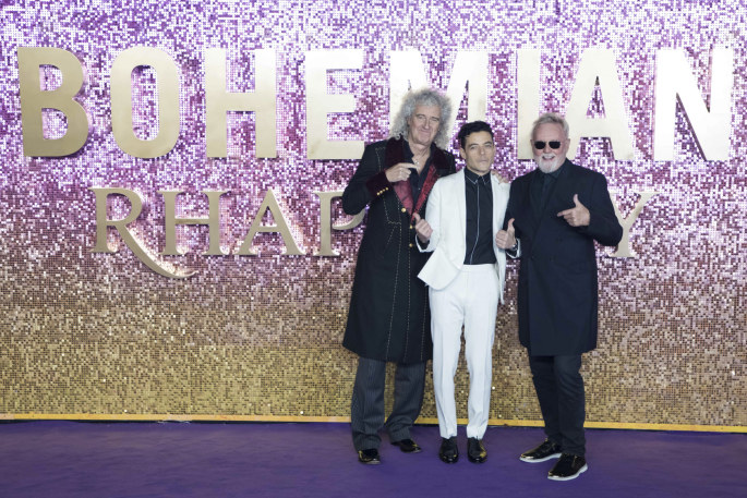 Rami Malekas su grupės „Queen“ nariais / „Scanpix“ nuotr.