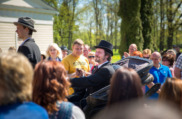 Pakruojo dvaro Barono gimtadienio akimirka