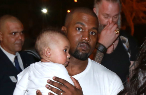 Kanye Westas su sūnumi Saintu