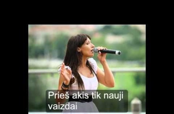 asta-pilypaite-pedos-smelyje-nauja-daina-su-zodziais