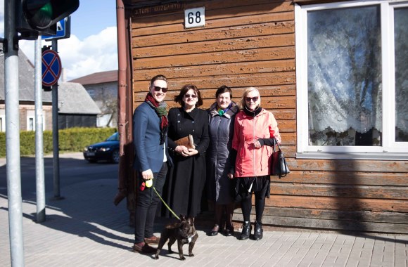 Martynas Levickis su savo šuneliu