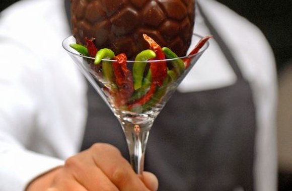 Asadas Khanas ir aštriausias pasaulyje velykinis kiaušinis