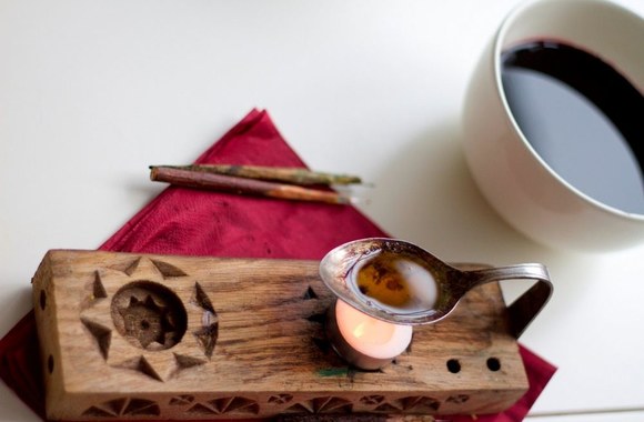 Margučių puošybos akimirka