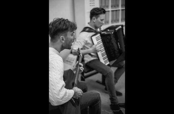 markas-palubenka-martynas-levickis-lipstick-on-a-coffee-cup