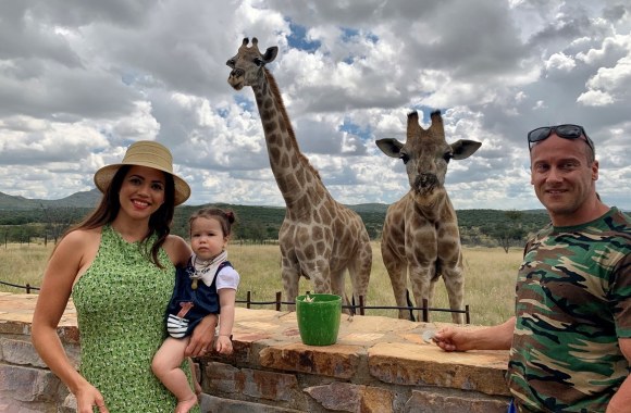 Andrius Pauliukevičius ir Ilka Adams su dukrele Namibijoje / Asmeninio albumo nuotr.