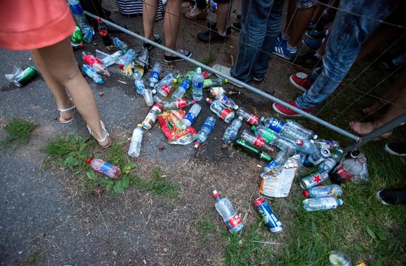 „Sel“ gerbėjai parką nusėjo šiukšlėmis