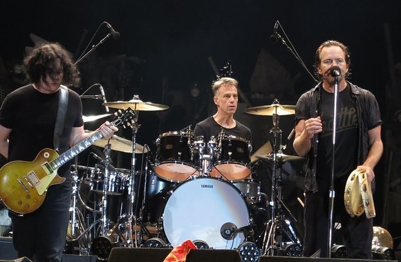 pearl-jam-jack-white-rockin-in-the-free-world-lisbon-nos-alive-festival-7142018