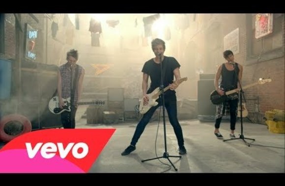 5-seconds-of-summer-she-looks-so-perfect