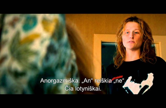 komedija-drama-roko-karaliene-kinuose-nuo-rugsejo-11-d