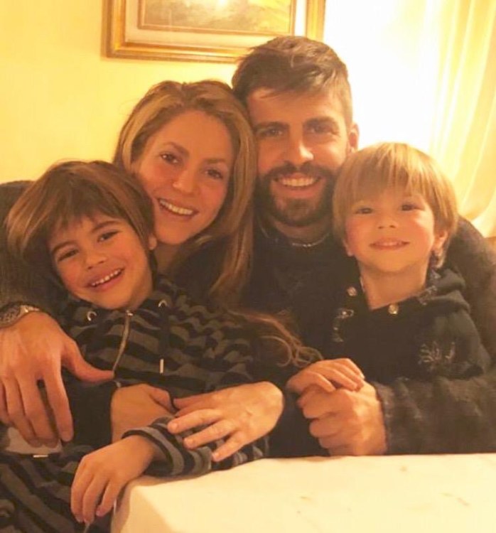 Shakira ir Piqué su sūnumis Milanu ir Sasha