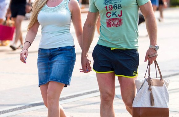 Poilsiautojai Palangoje renkasi minimalistinį drabužių stilių. 