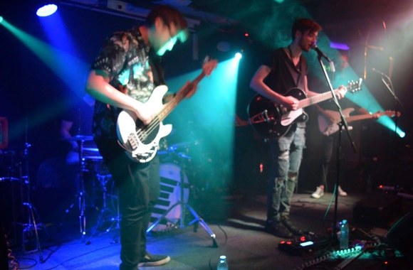 elnio-rago-miskas-saknim-i-pragara-live