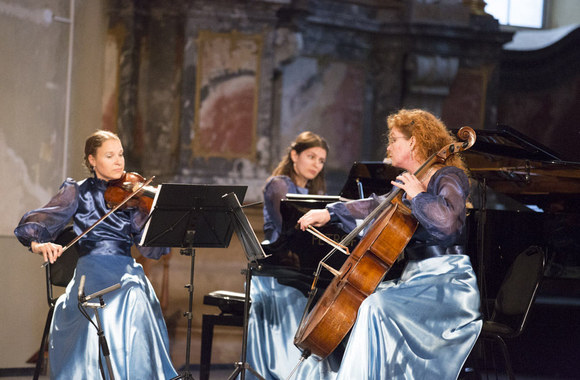 Kauno fortepijoninis trio (iš kairės): Indrė Čepinskienė, Lina Krėpštaitė ir Asta Krištaponienė
