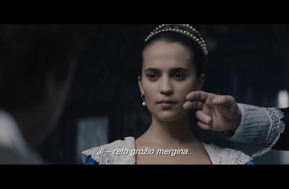 tulpiu-karstine-kinuose-nuo-rugsejo-8d