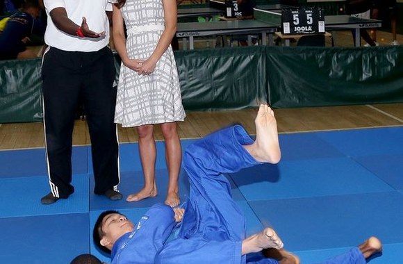 Kembridžo hercogienė Catherine su dziudo sportininkais