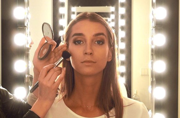 makiazo-pamokos-su-make-my-day-veido-odos-paruosimas