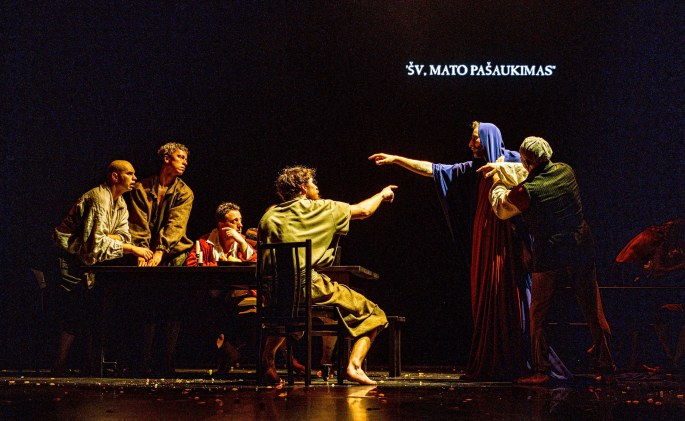 Spektaklis „Tarp Lenos kojų, arba „Švenčiausiosios Mergelės Marijos mirtis“ pagal Mikelandželą Karavadžą“ / D.Matvejev nuotr.