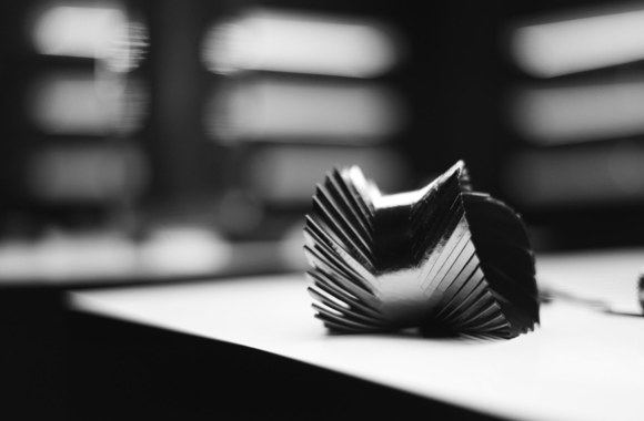 Naujausios aksesuarų namų „The Dark“ kolekcijos pristatymo akimirka