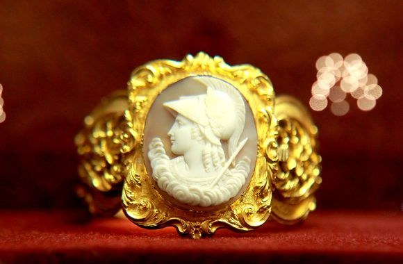 Parodoje „Du mados šimtmečiai“ – 1820–1940 metų istorinių kostiumai ir aksesuarai.