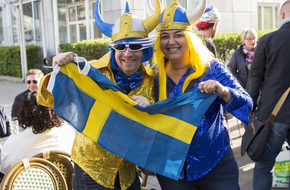 „Eurovizijos“ gerbėjų minia plūsta į „Globe“ areną