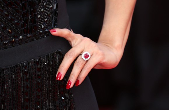 Evos Longorios sužadėtuvių žiedas