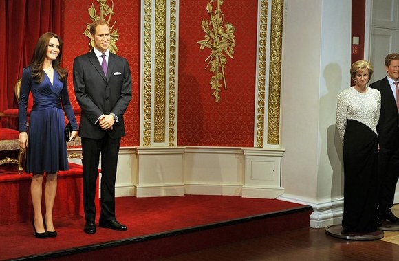 Vaškinės Catherine, princo Williamo, princesės Dianos ir princo  Harry figūros Londone