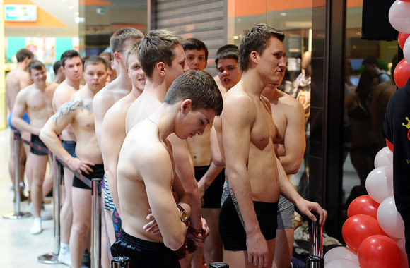 Jaunuolius suviliojo galimybė apsirengti nemokamai